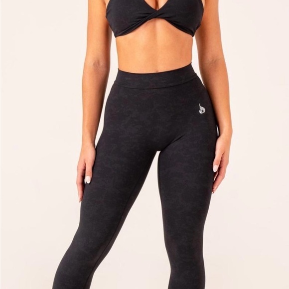 Ryderwear NKD V Scrunch Leggings - Picture 4 of 10